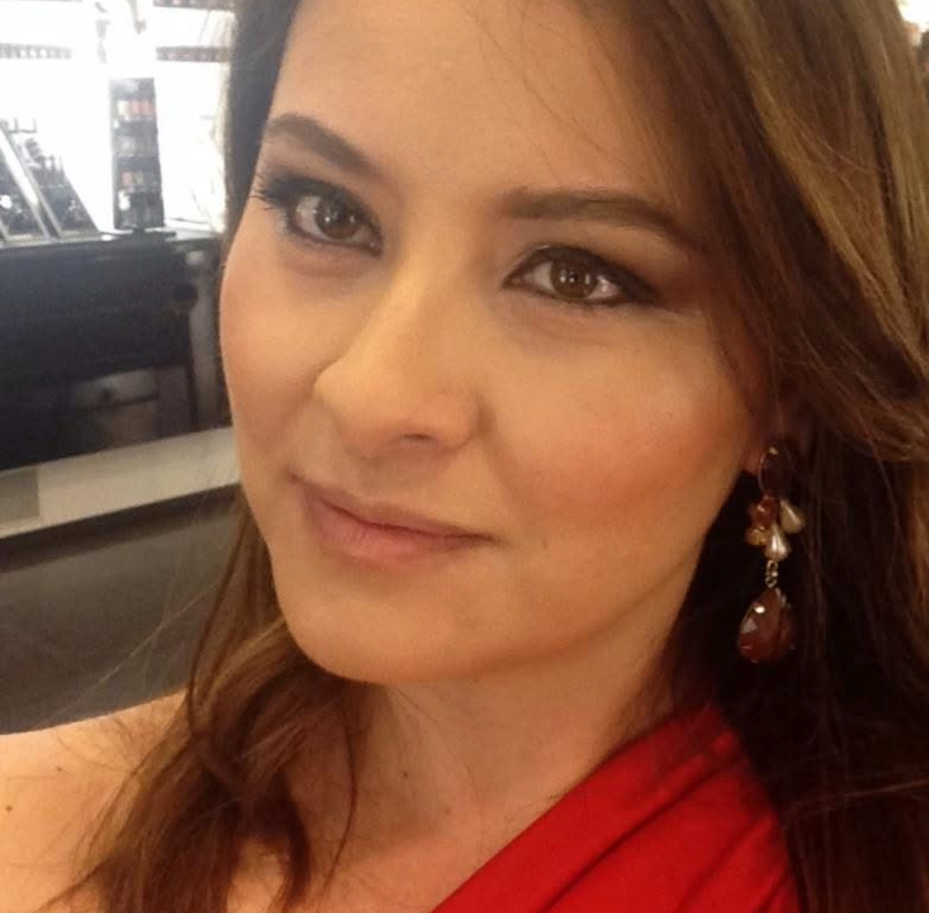 Bianca Furse, host
